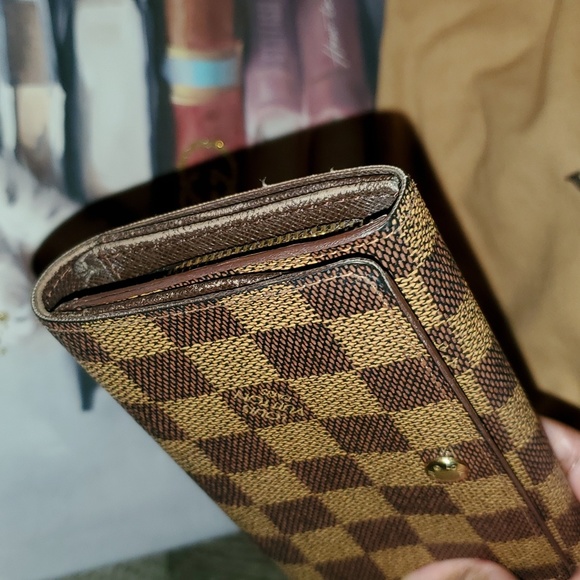 Authentic Louis Vuitton Damier Ebene wallet - Picture 2 of 7